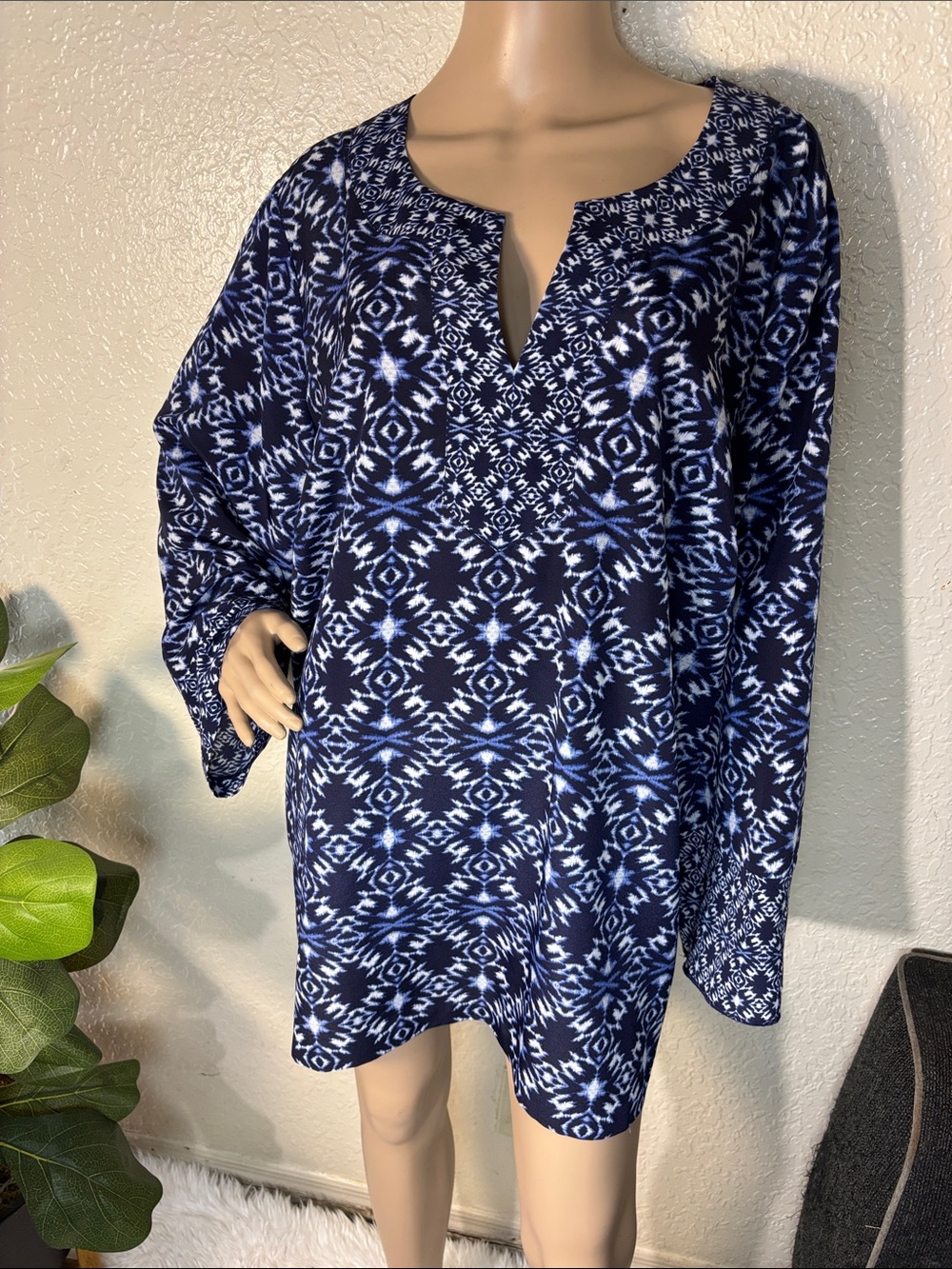 Vince Camuto Navy and White Geometric Print Tunic soft polyester material